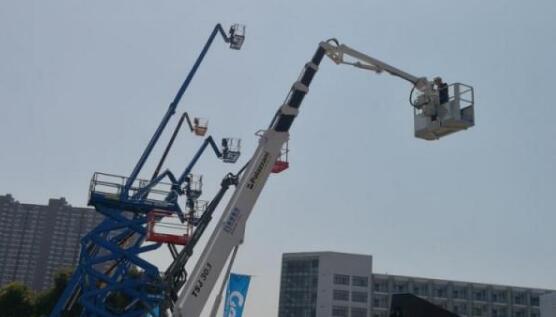 意大利進口Palazzani蜘蛛車亮相高空作業(yè)平臺租賃大會
